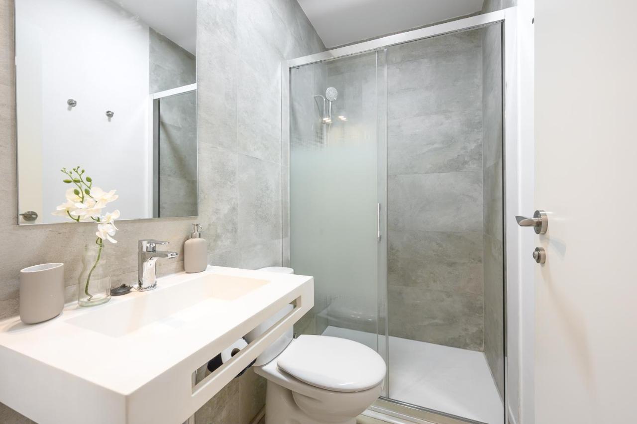 Modern 3 Bedroom, City Center With Patio & High Ceilings By 10Tosea 말라가 외부 사진