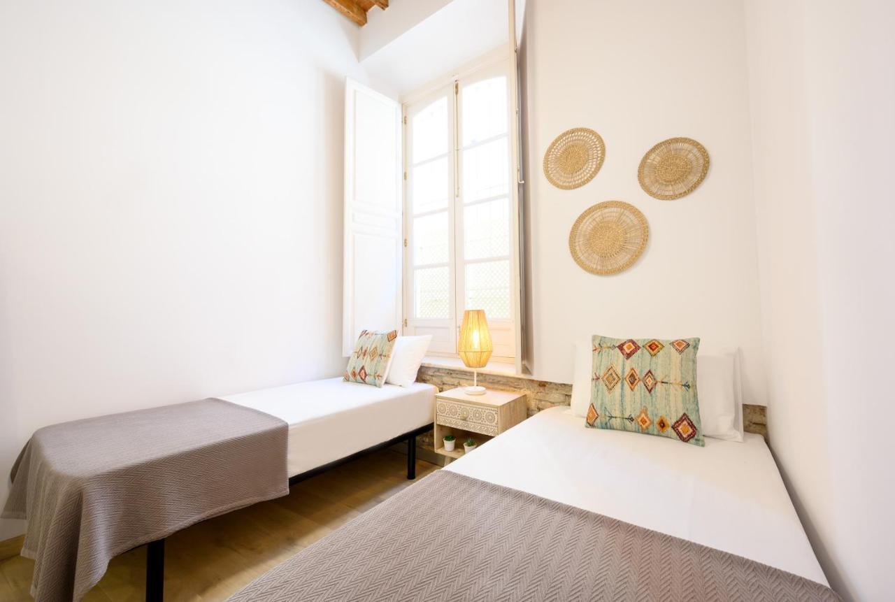 Modern 3 Bedroom, City Center With Patio & High Ceilings By 10Tosea 말라가 외부 사진